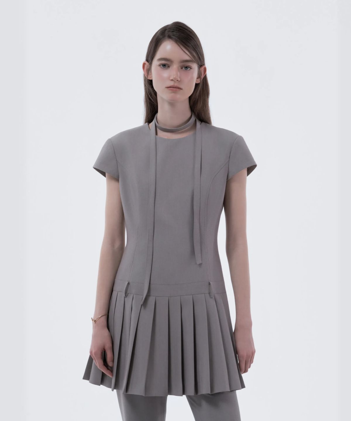 마우솔레움(MAU SOLEUM) Back Bow Pleated Dress Top - Ash Beige