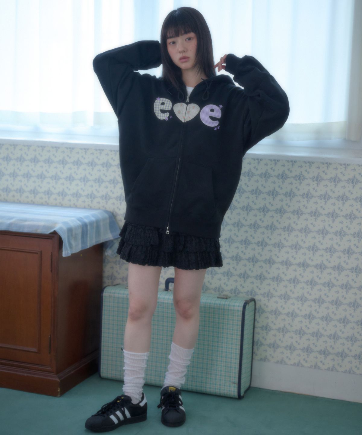 엠블러(AMBLER) [쭈리/기모]Check Flower 자수 집업 후드 집업 자켓 AZIP901 (블랙)
