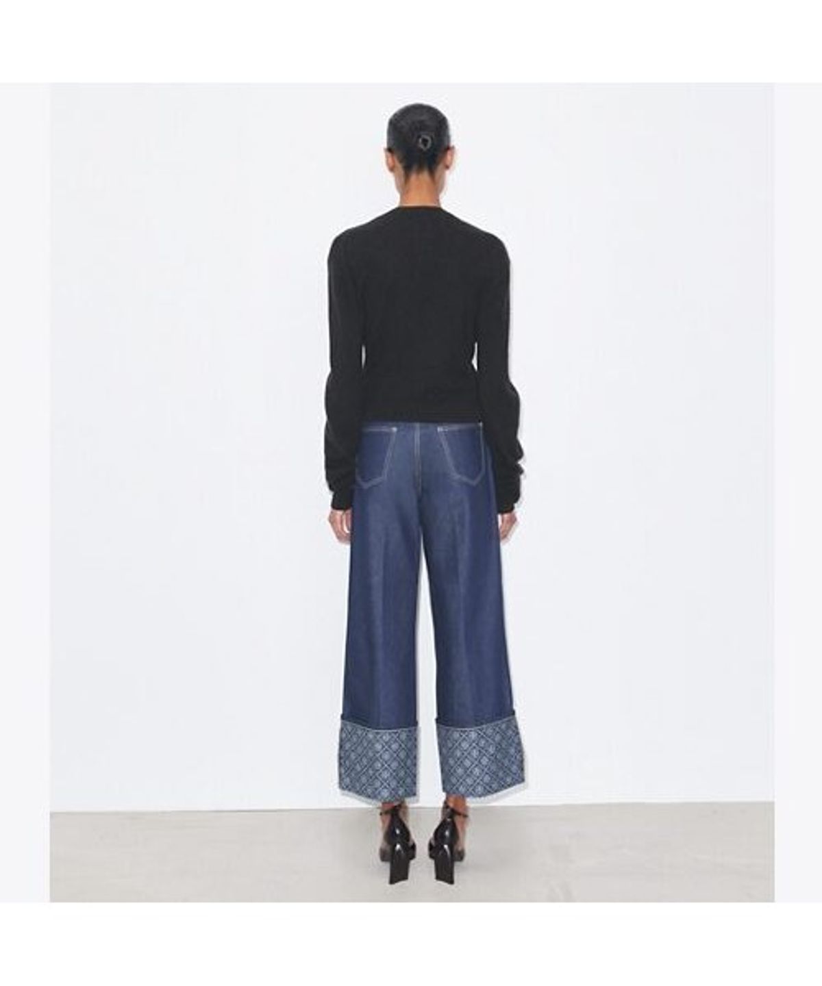 토리버치(TORYBURCH) 콘트라스트 커프 스트레이트 레그 진 - 로우 / 언워시드