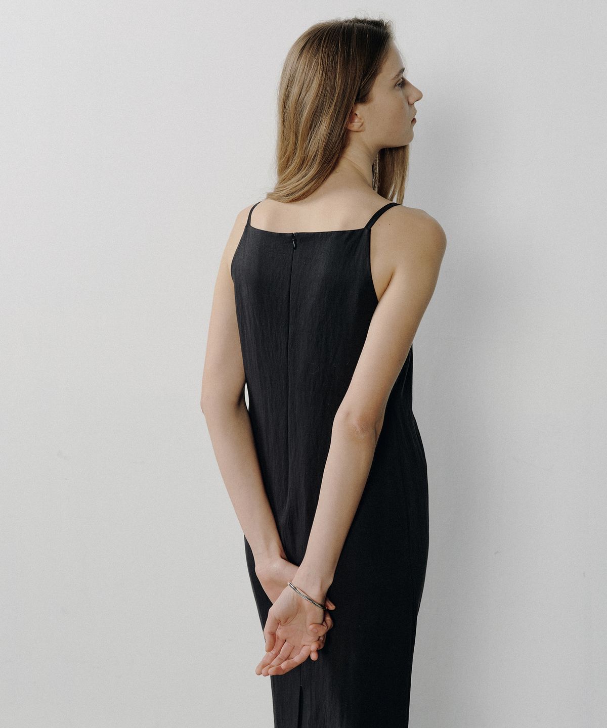 오떼뜨(OCTETTE) ERIN LONG SLEEVELESS OPS_2COLOR