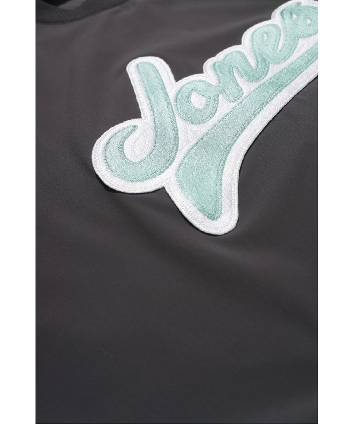 왁(WAAC) JONES Men’s Curved Logo Pullover WMUAS26171GYD