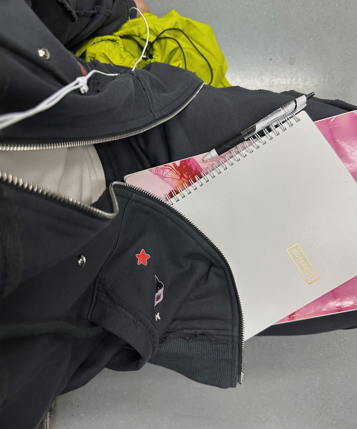 미쏘(MIXXO) 스웻 절개 스커트_MIWWHG346C