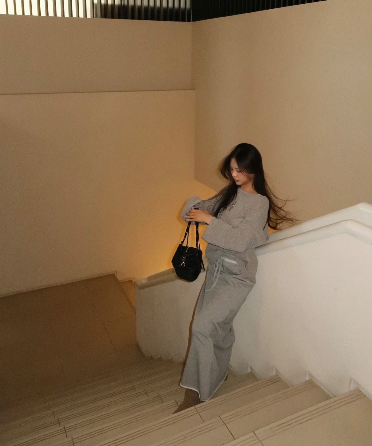 미쏘(MIXXO) 스웻 절개 스커트_MIWWHG346C
