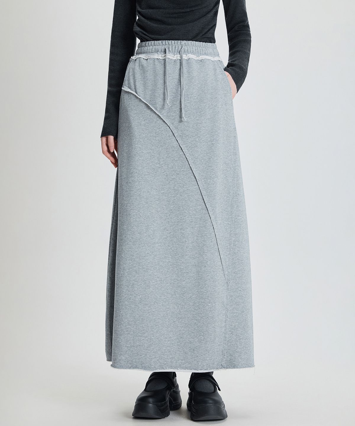 미쏘(MIXXO) 스웻 절개 스커트_MIWWHG346C