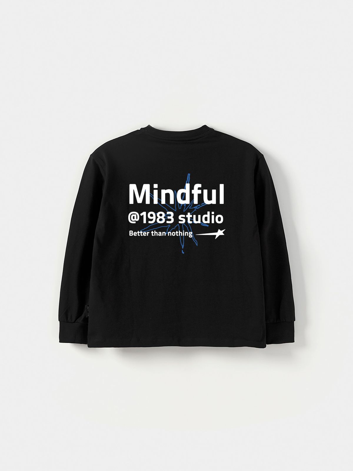 인디비주엘(INDIVIDUEL) 마인드풀 아트웍 긴팔 티셔츠 - 2 COLOR