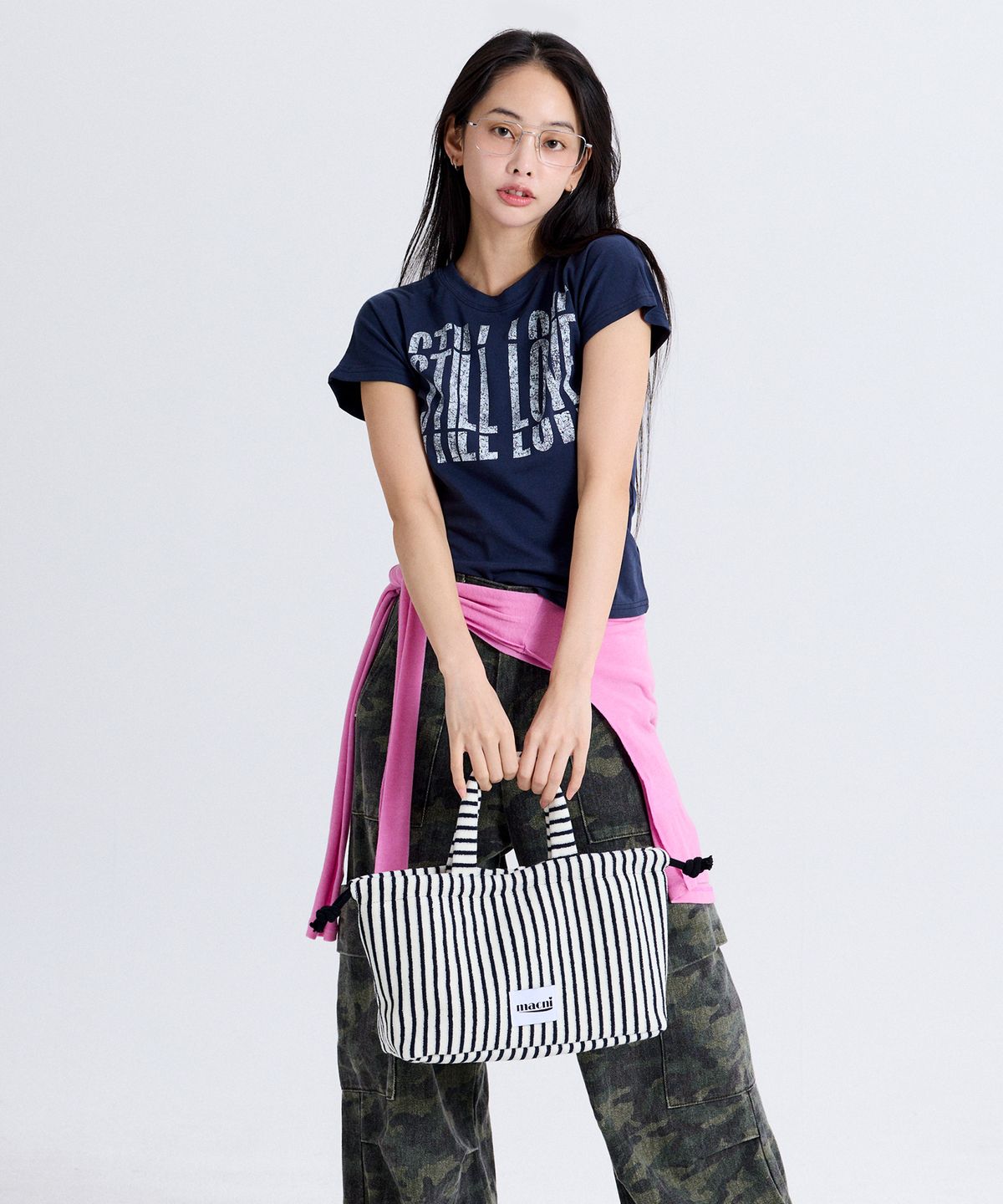 마크니(MACNI) TERRY STRING PUFFY BAG NAVY