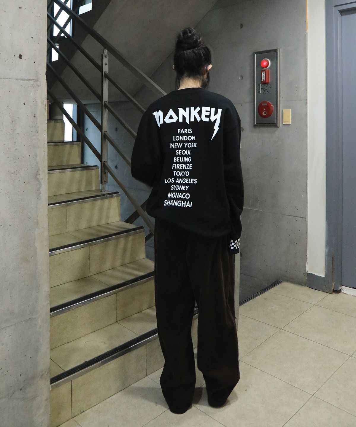 몽키플라워(Monkey Flower) 공용 시티그래픽 맨투맨/MS9WMT09U_BLACK
