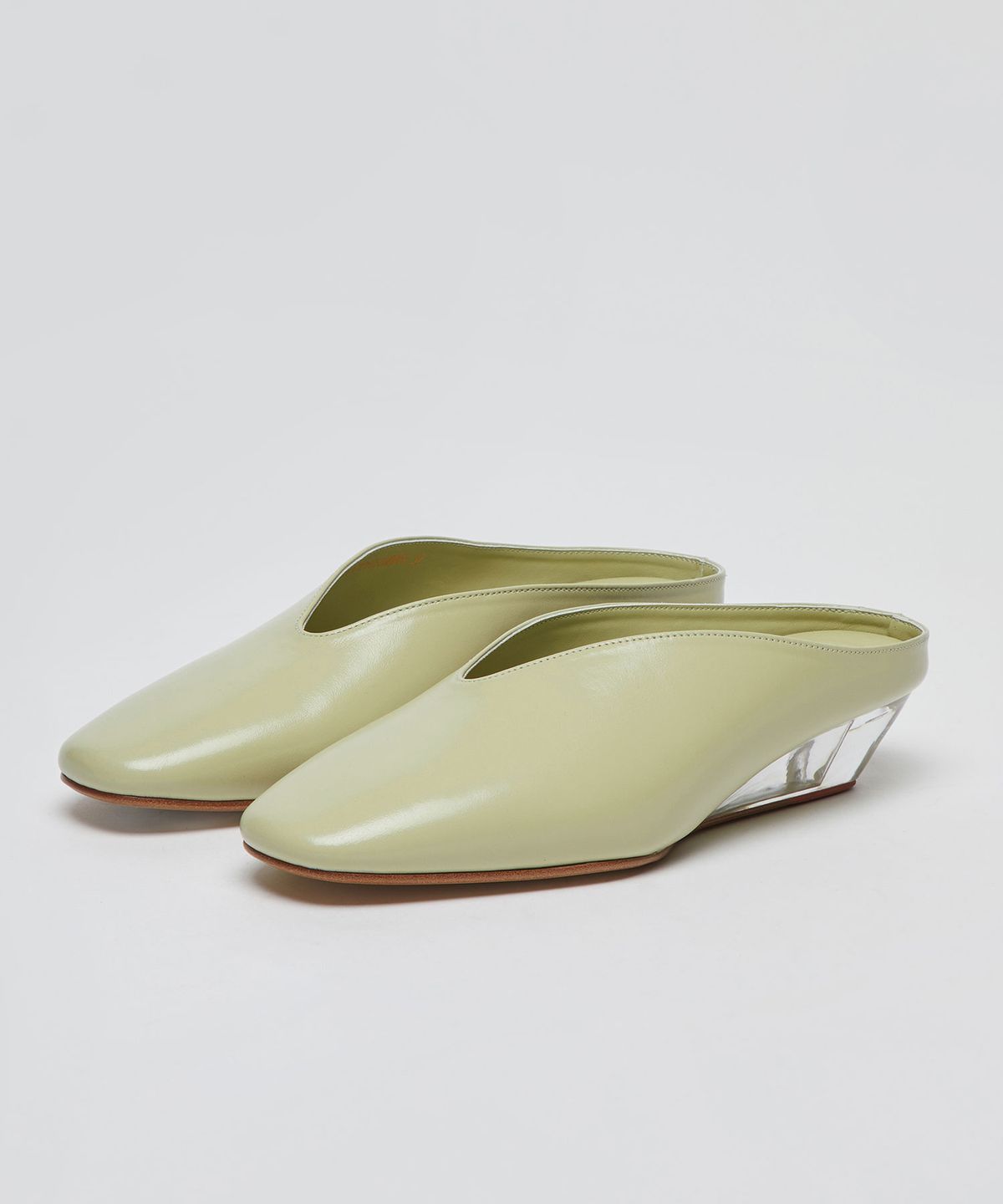 아카이브앱크(ARCHIVEPKE) Clear pumps(Glossy olive beige)_OK2CX26051GOB