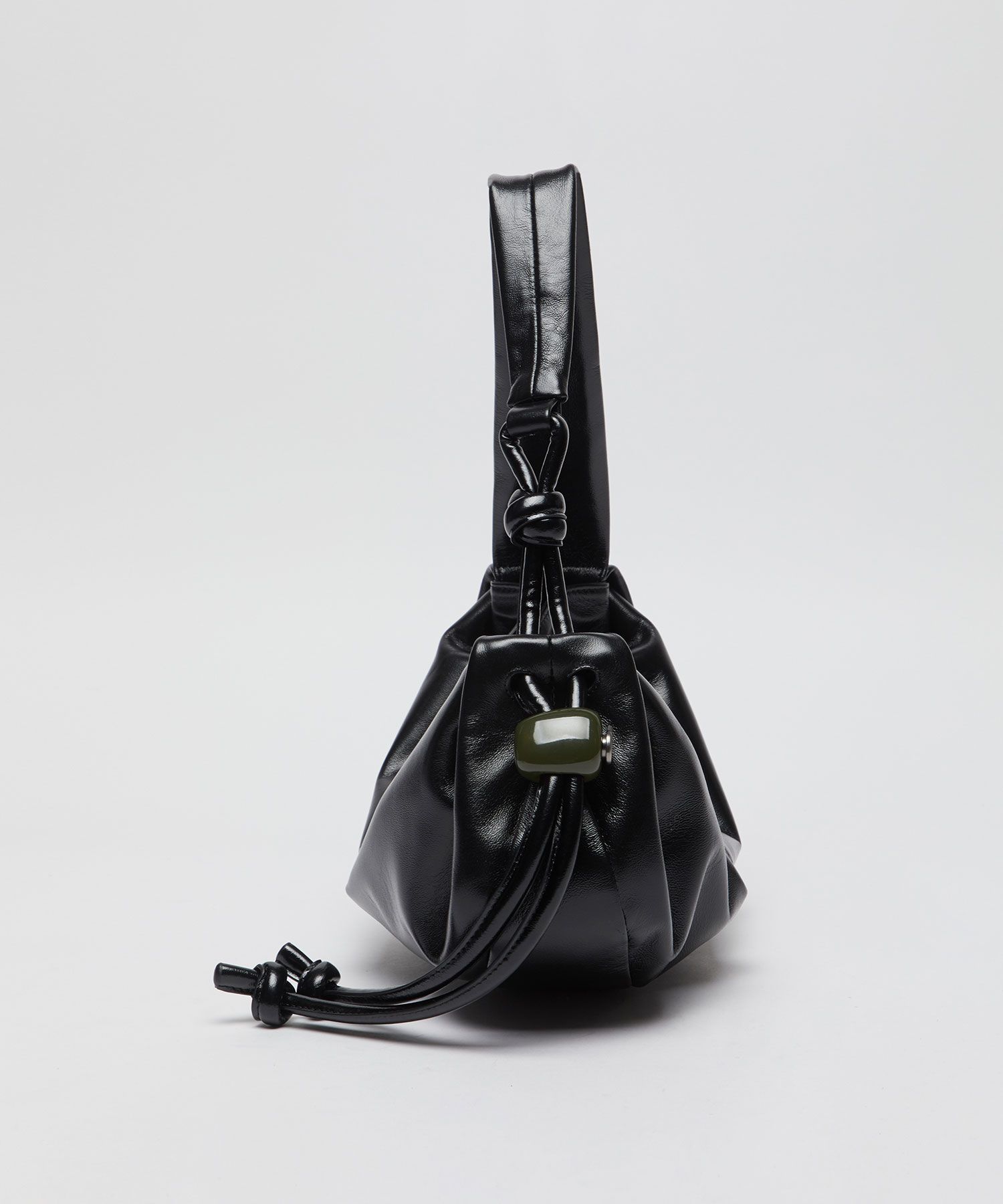 MUSINSA | Archivépke Small fling carry bag(Glossy black)_OVBAX26051GBK