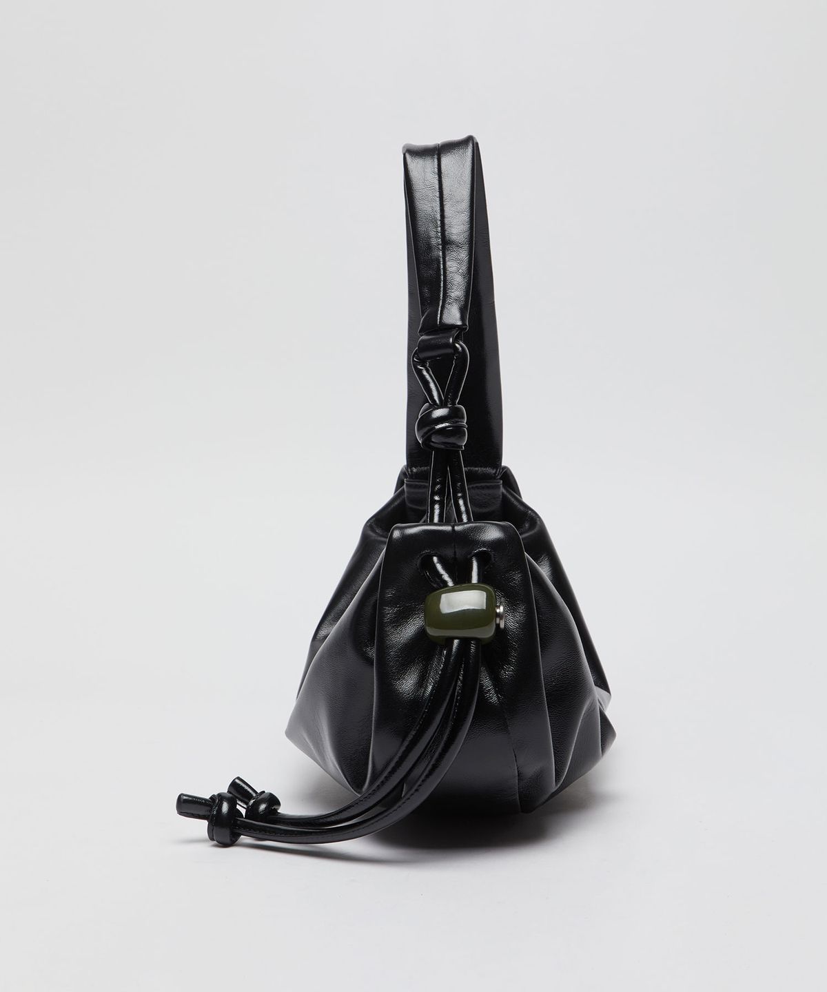 아카이브앱크(ARCHIVEPKE) Small fling carry bag(Glossy black)_OVBAX26051GBK