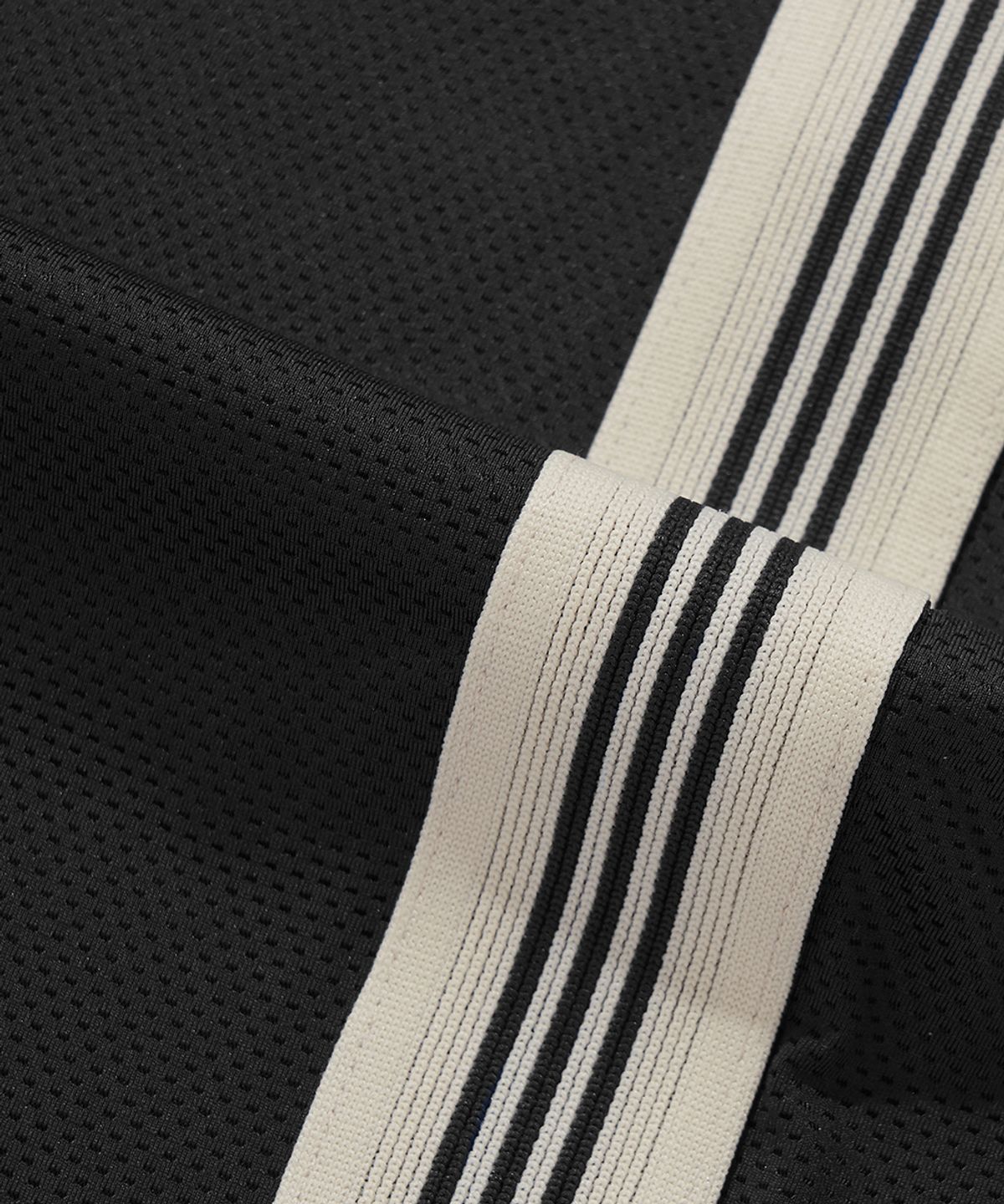 컬럼비아 유니버시티(COLUMBIA UNIVERSITY) SIDE LINE LOOSE FIT MESH TRACK PANTS_BLACK
