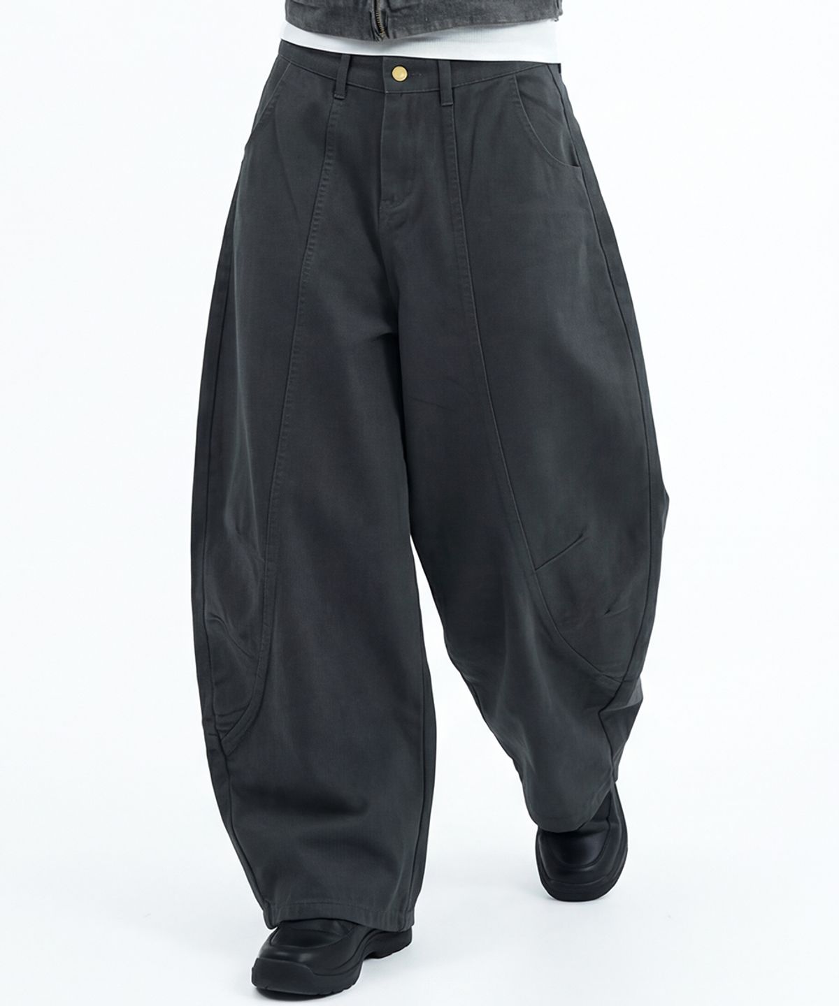 아티스트웨어(ARTISTWEAR) [ATW] 볼륨 와이드핏 코튼 커브드팬츠 - 2COLOR
