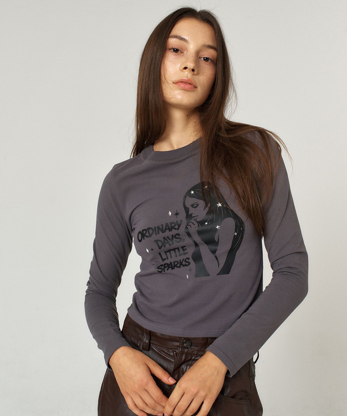 꾸아페(QUAFE) SPARK BEADED GRAPHIC T-SHIRT_2color