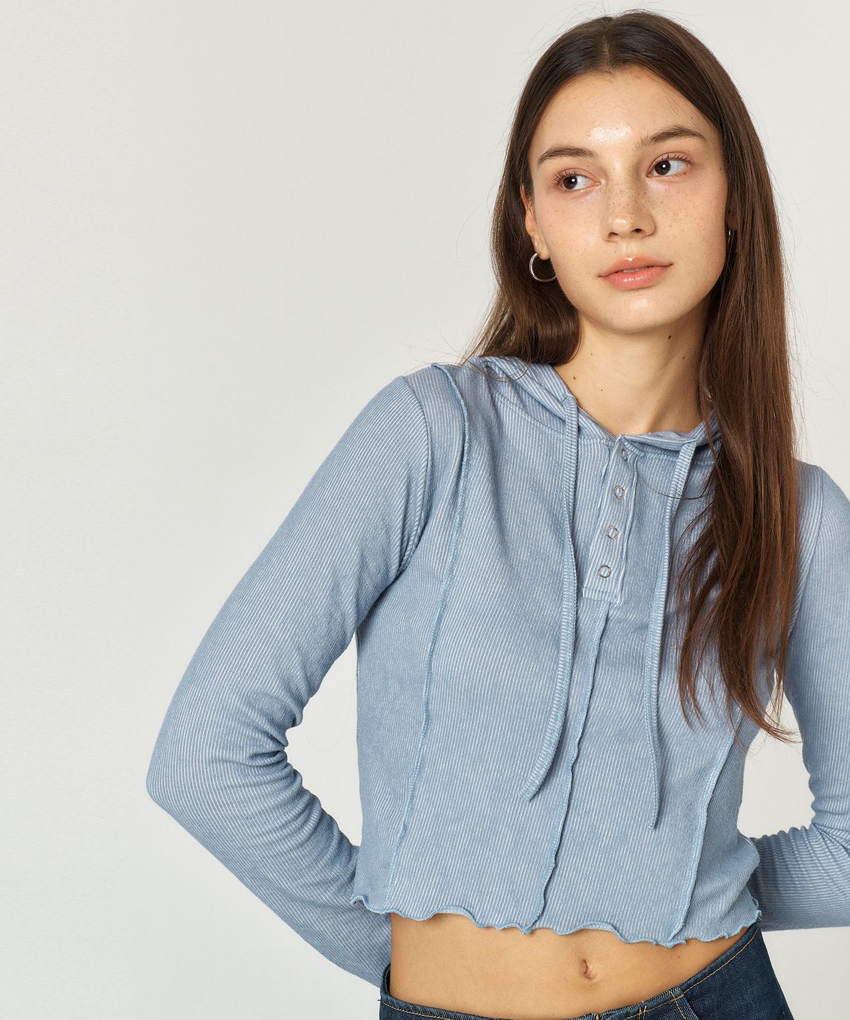 꾸아페(QUAFE) STITCH CROPPED HOODIE T-SHIRT