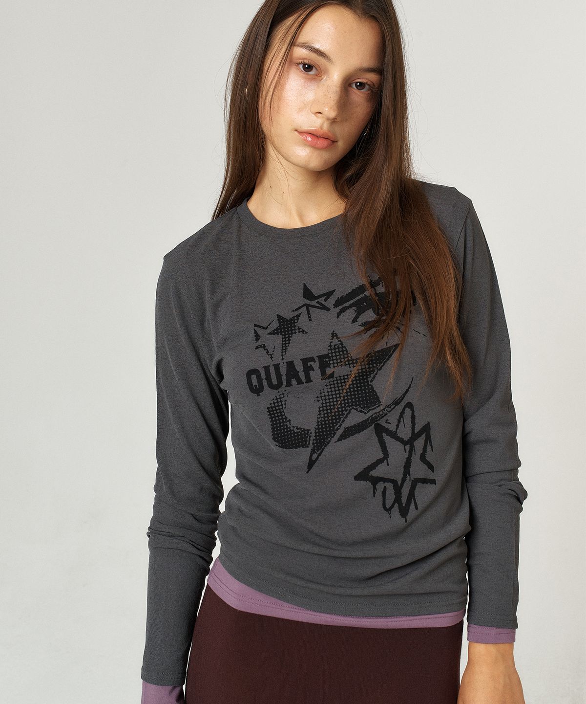 꾸아페(QUAFE) STAR SYMBOL LAYERED T-SHIRT