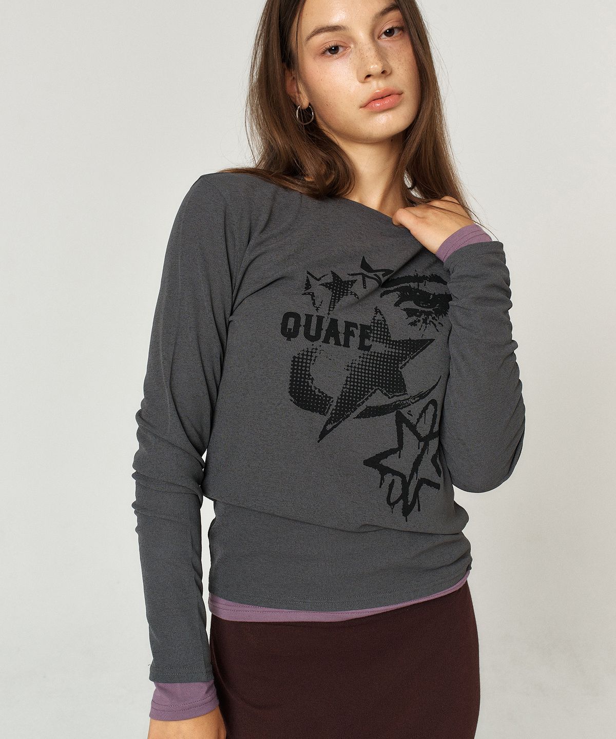 꾸아페(QUAFE) STAR SYMBOL LAYERED T-SHIRT