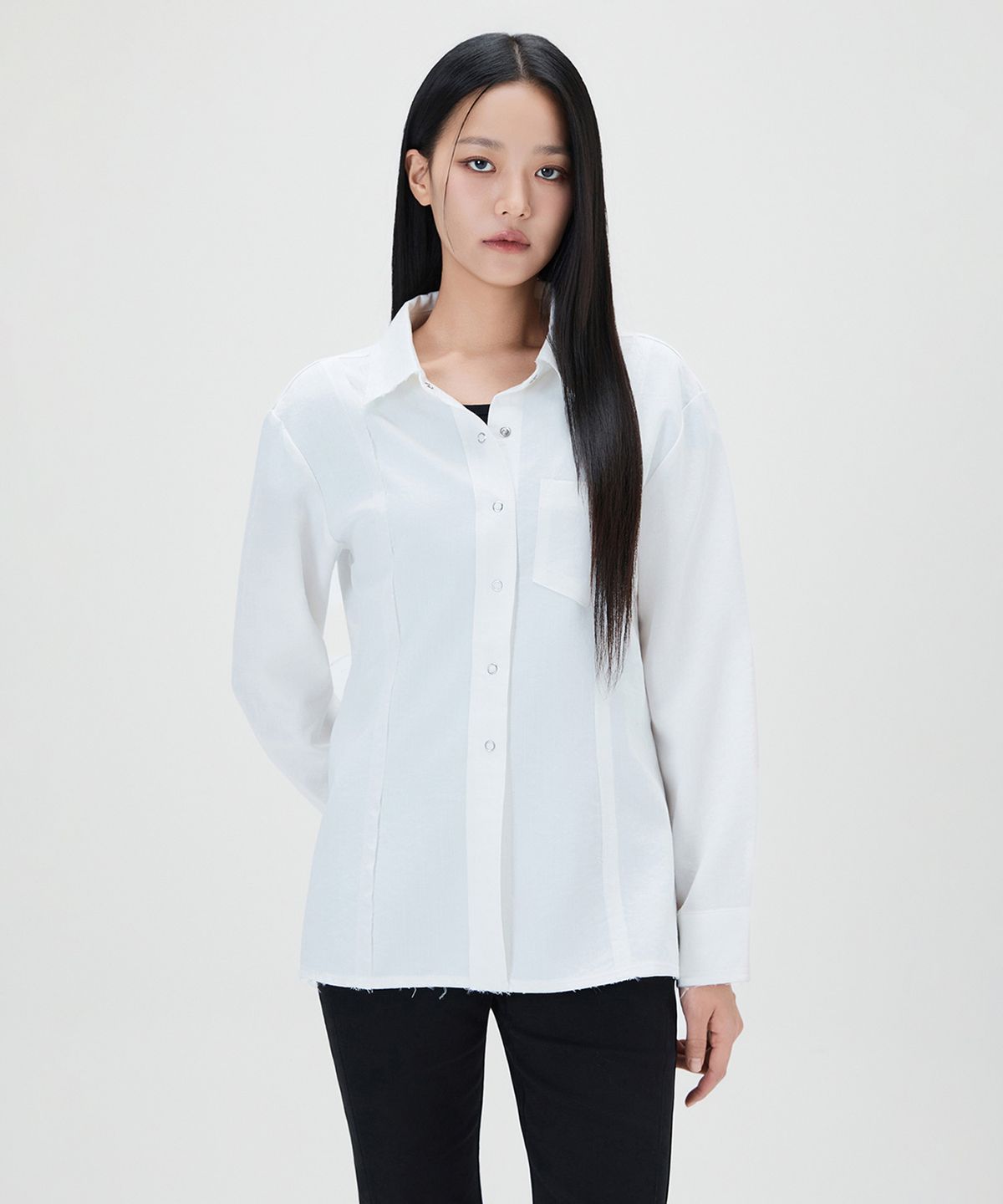 미쏘(MIXXO) 절개 디테일 슬림핏 셔츠_MIWYWG319C