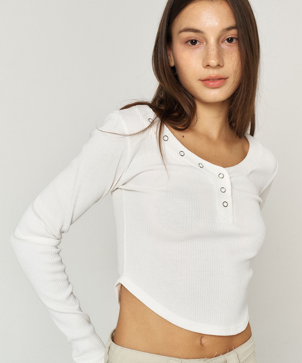 꾸아페(QUAFE) HENLEY NECK BUTTON SLIM T-SHIRT_2color