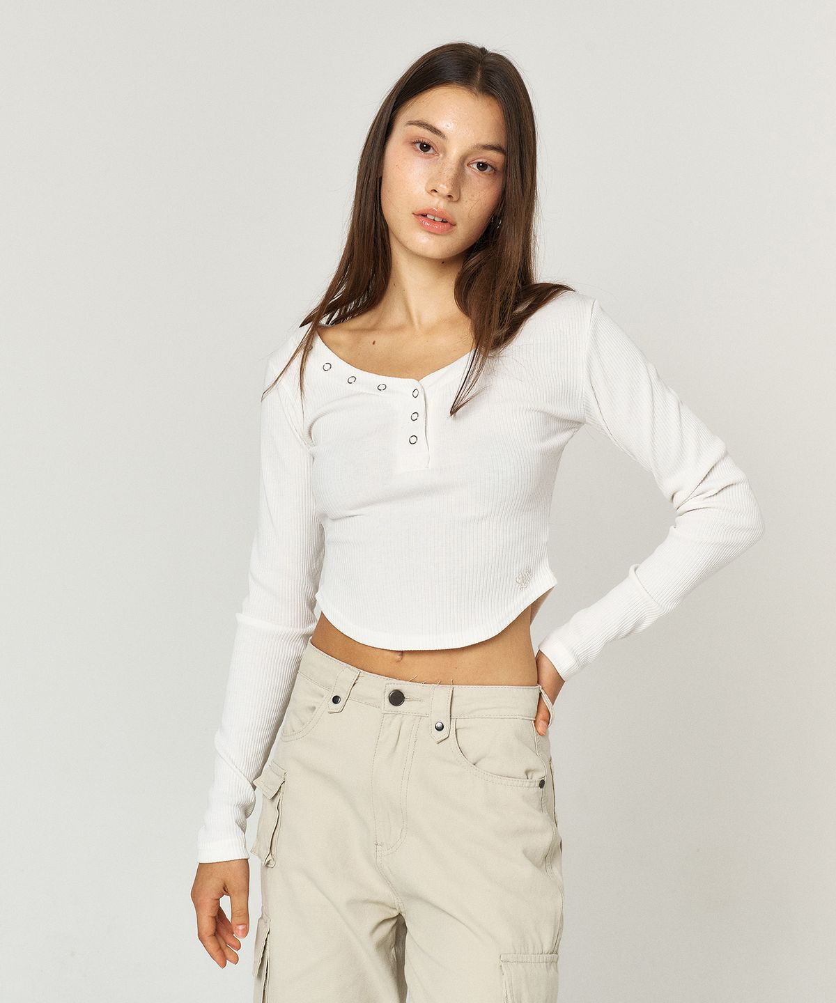 꾸아페(QUAFE) HENLEY NECK BUTTON SLIM T-SHIRT_2color