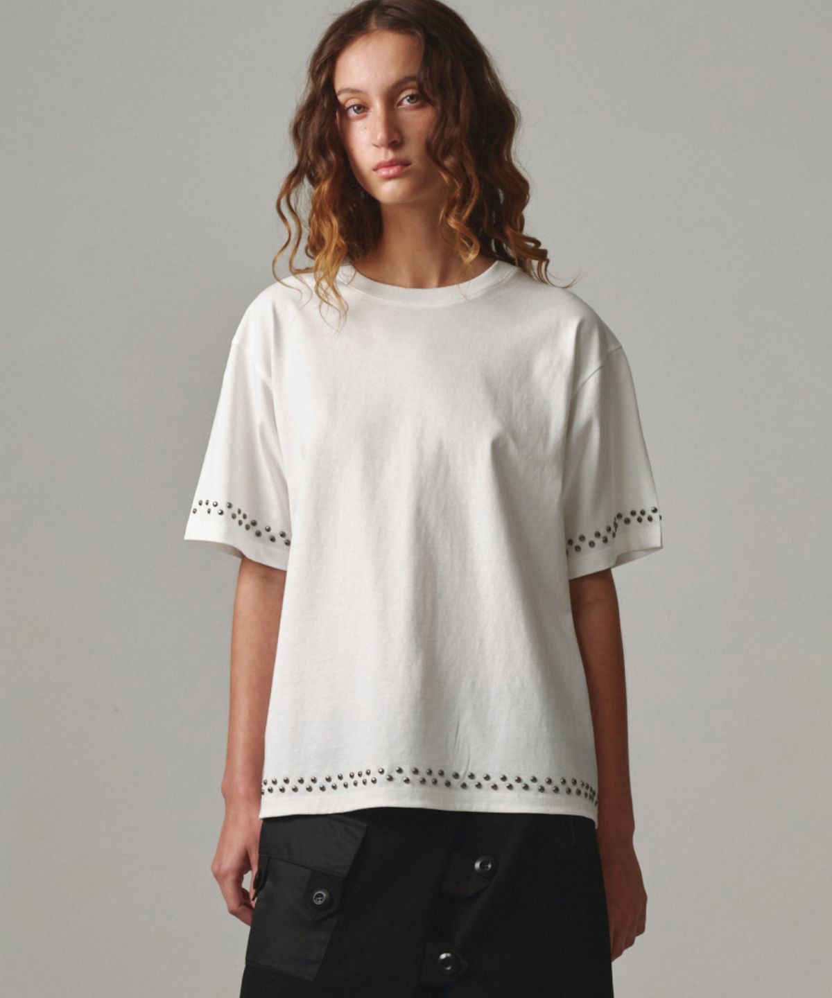 문선 아카이브(MOONSUN ARCHIVE) UNISEX, Stud Line Half T-Shirt / WHITE