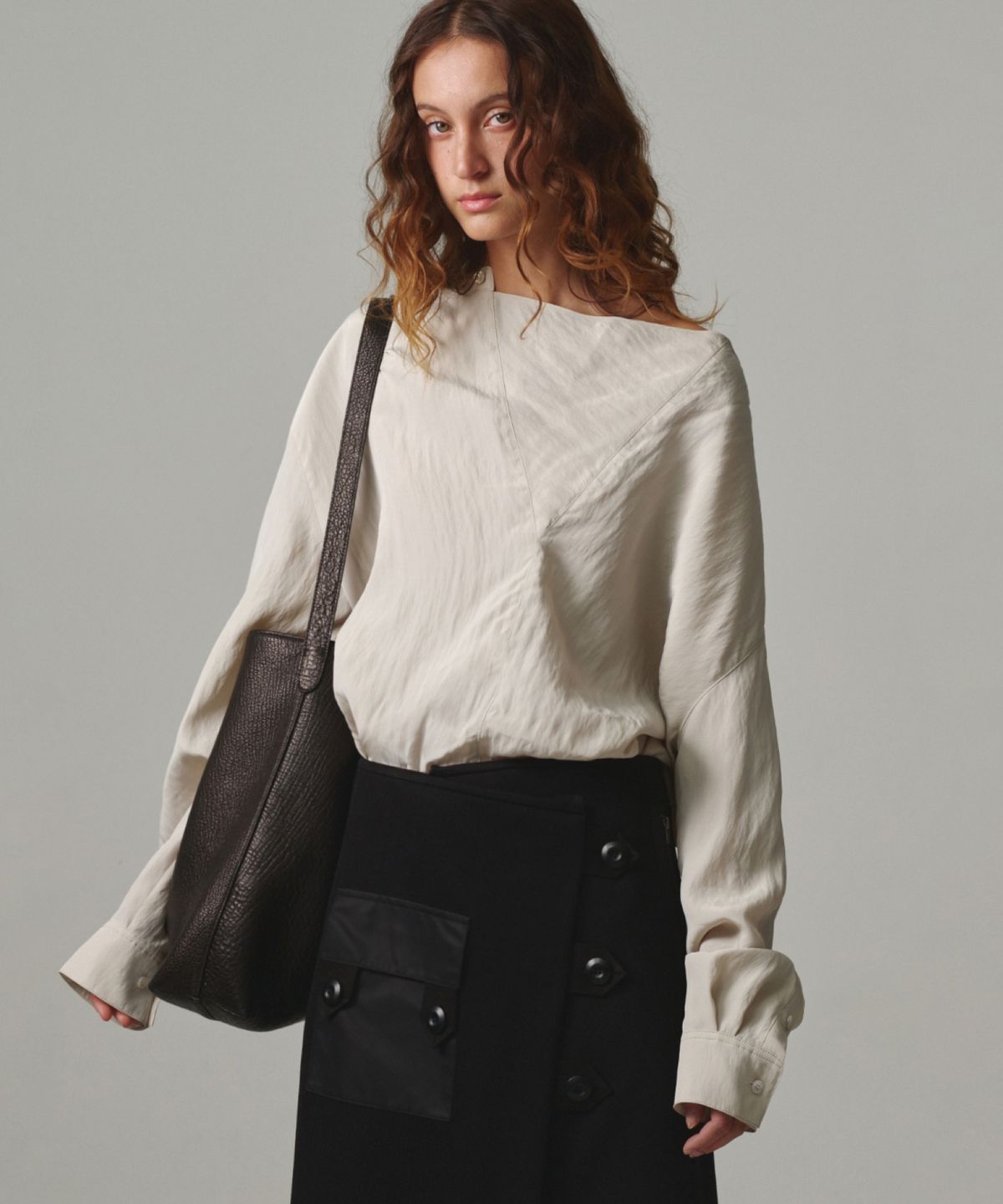 문선(MOONSUN) UNISEX, Silky Panel Cowl Blouse / IVORY