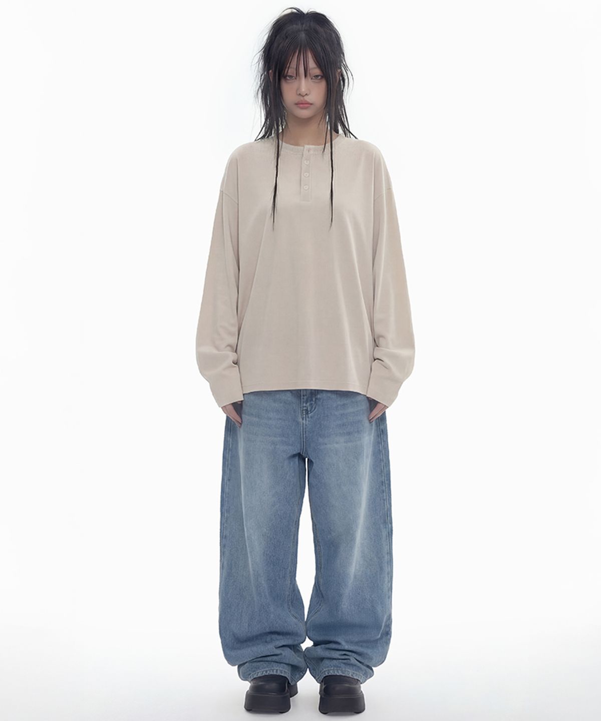 그레이버(GRAVER) [UNISEX][UNISEX]DOT CROSS 자수 와이드커브드진_DARK BLUE