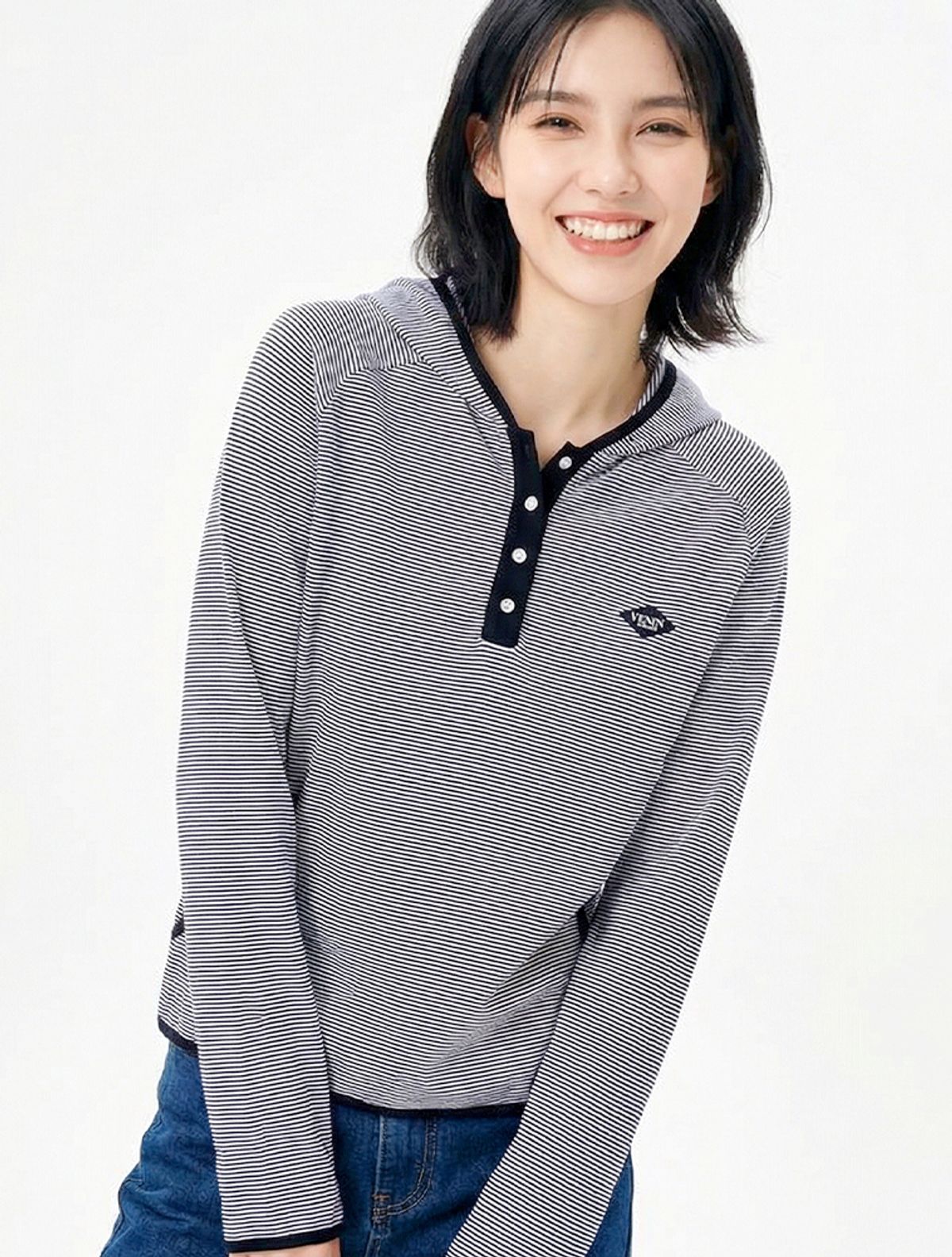 라 메종 스튜디오(LA MAISON STUDIO) MARK STRIPE HENLEY NECK LONG SLEEVE HOODIE WHITE(FCG1TS687M)