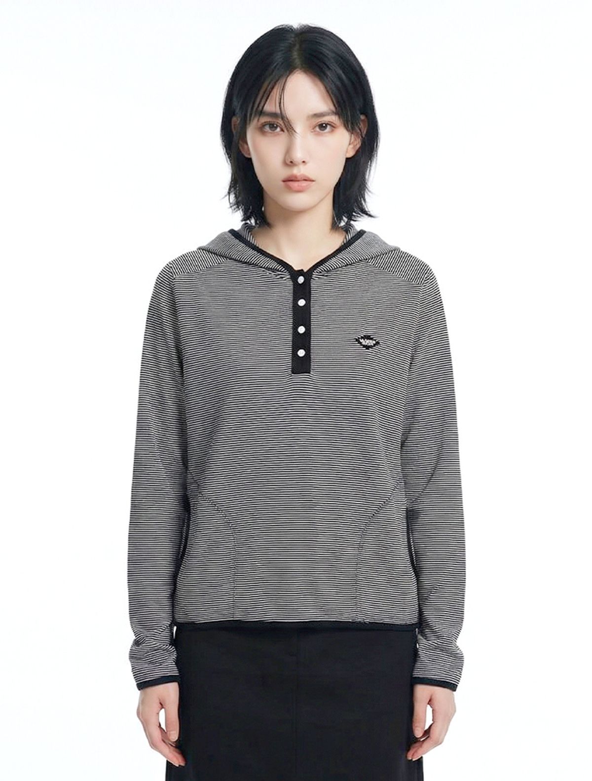 라 메종 스튜디오(LA MAISON STUDIO) MARK STRIPE HENLEY NECK LONG SLEEVE HOODIE BLACK(FCG1TS687M)