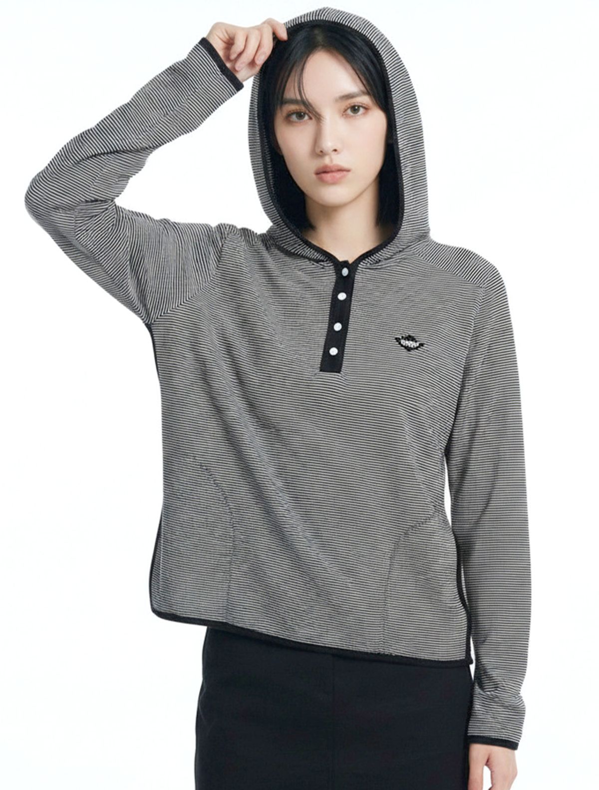 라 메종 스튜디오(LA MAISON STUDIO) MARK STRIPE HENLEY NECK LONG SLEEVE HOODIE BLACK(FCG1TS687M)