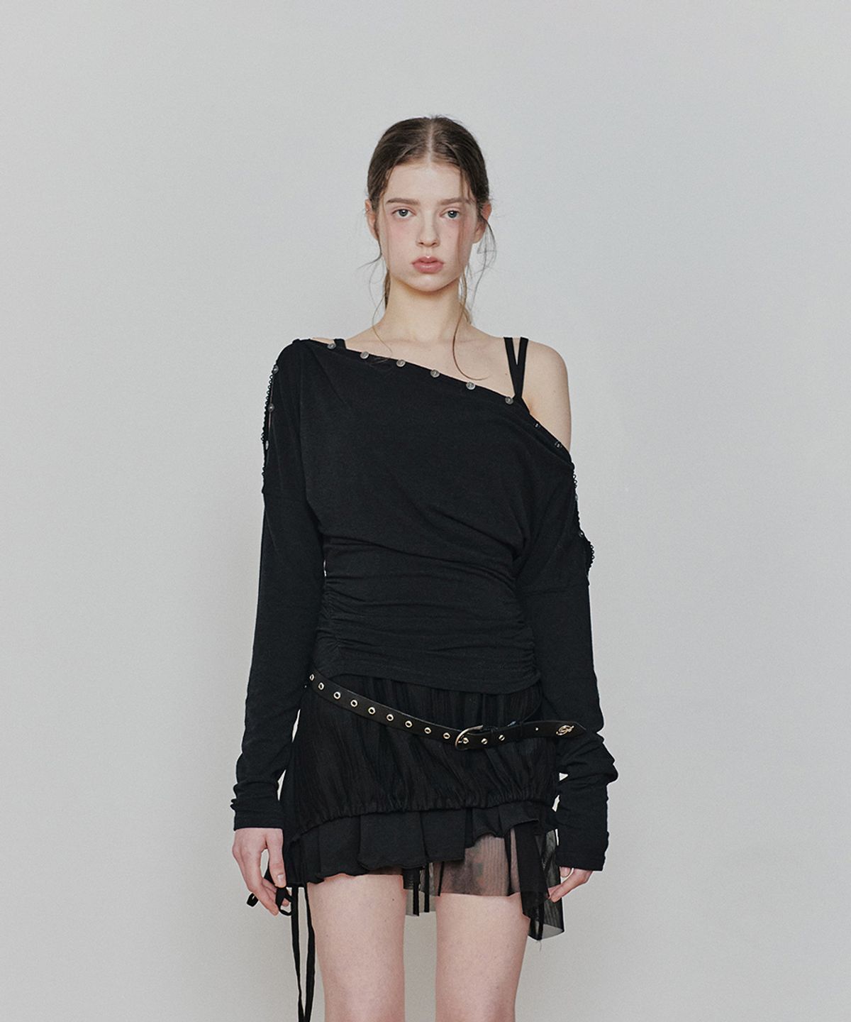페인오어플레져(PAINORPLEASURE) JENNIE BUTTONED TOP black