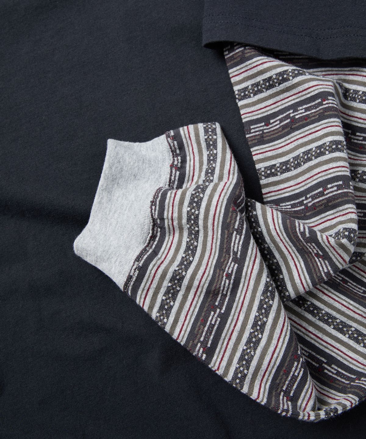 예스아이씨(YESEYESEE) Y.E.S Jacquard Stripe Layerd L/S Charcoal