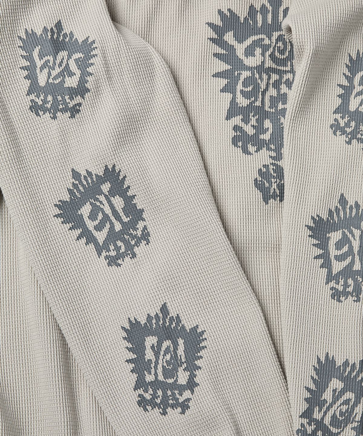 예스아이씨(YESEYESEE) Y.E.S Stamp Waffle L/S Ecru