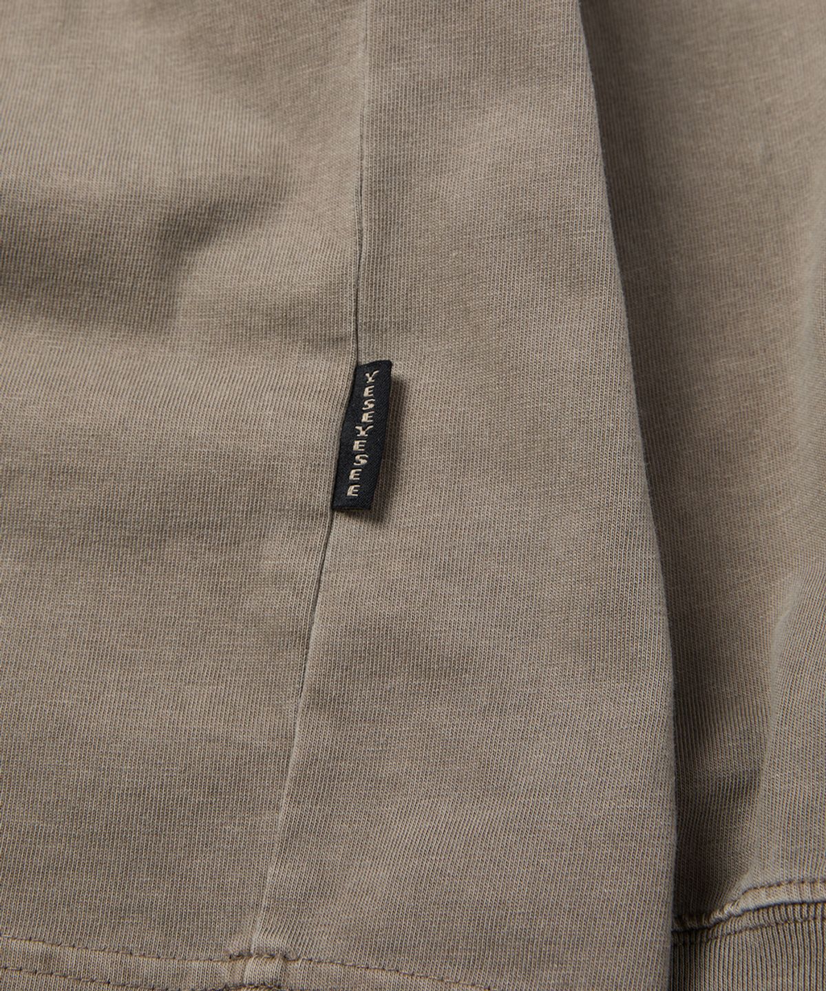 예스아이씨(YESEYESEE) Pigment C-Logo L/S Brown