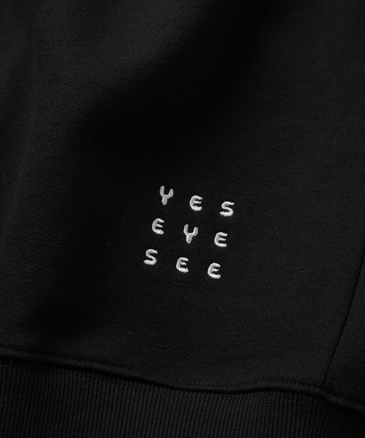 예스아이씨(YESEYESEE) Y.E.S Checkered Logo Sweatshirt Black