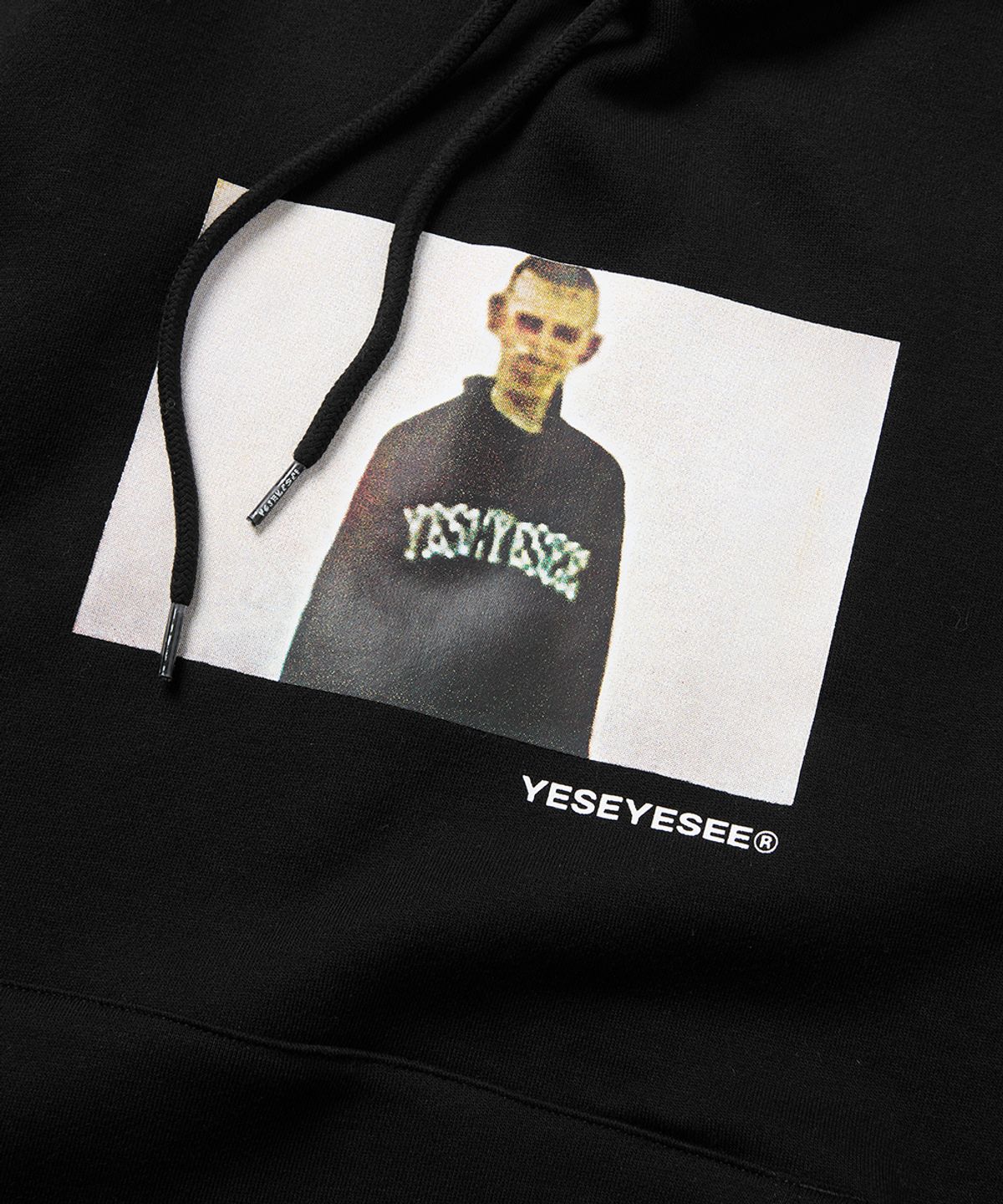 예스아이씨(YESEYESEE) Y.E.S Arch Boy Hoodie Black