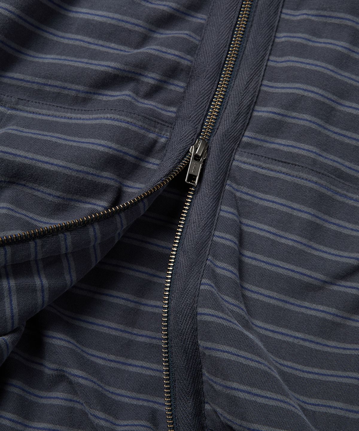 예스아이씨(YESEYESEE) Y.E.S Stripe Single Zip-up Hoodie Charcoal