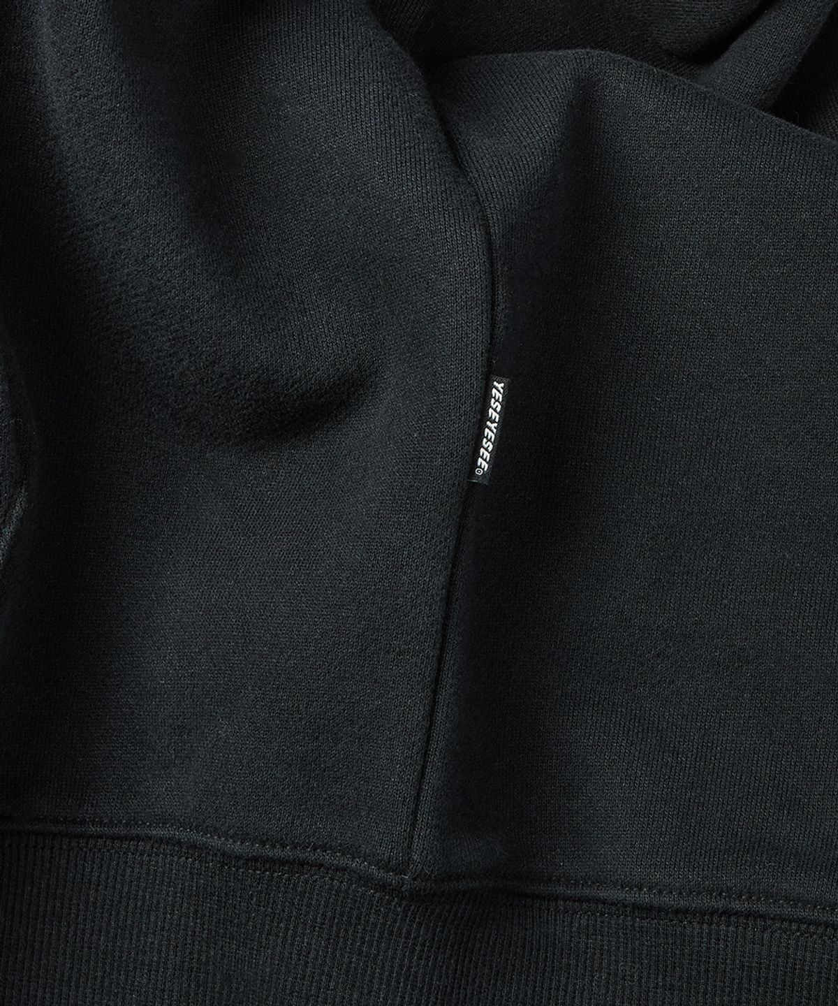 예스아이씨(YESEYESEE) Bullet Holes Zip-up Hoodie Black