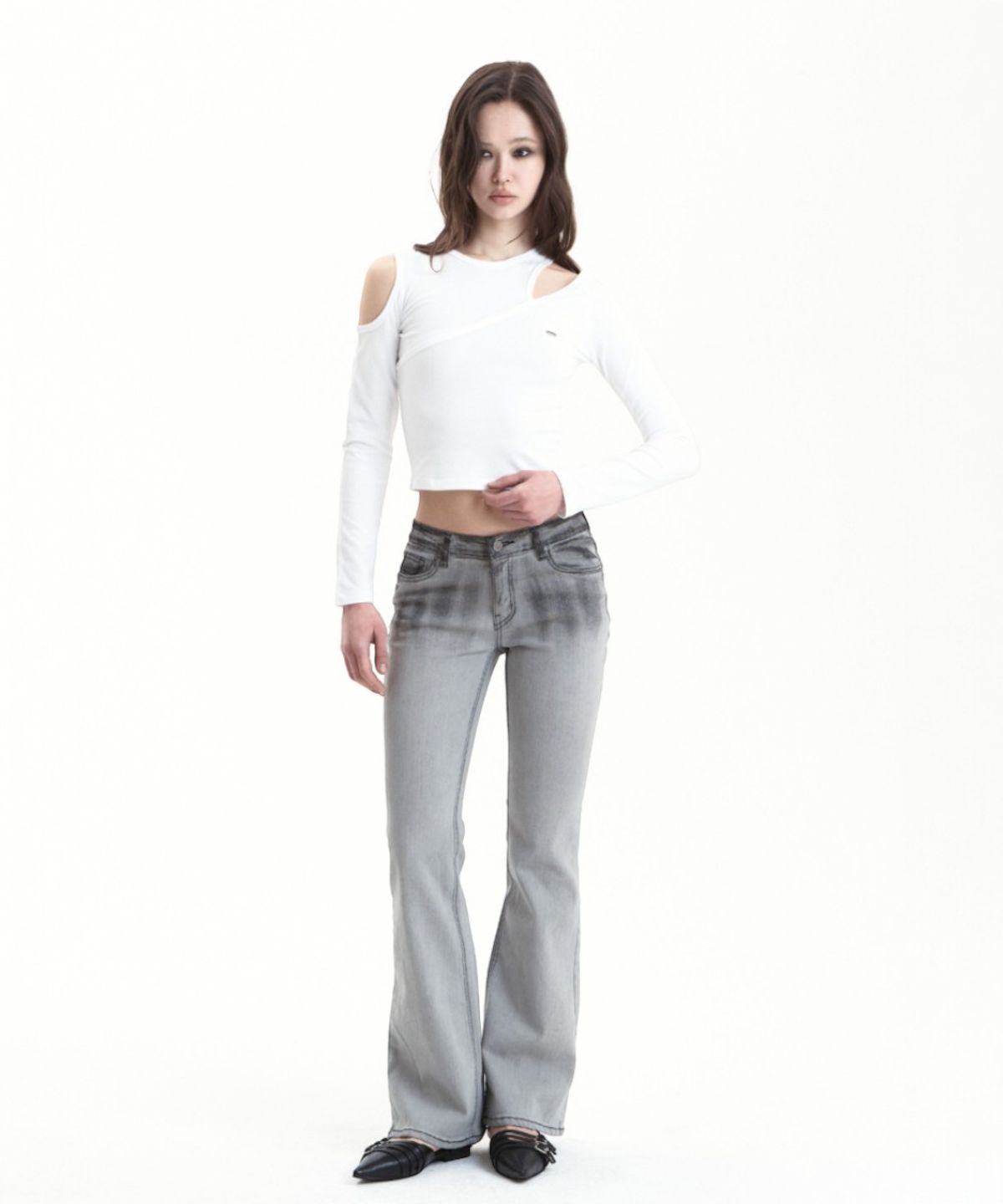 시너진(SYNERJYN) SLASH CUT-OUT LONG SLEEVE WHITE