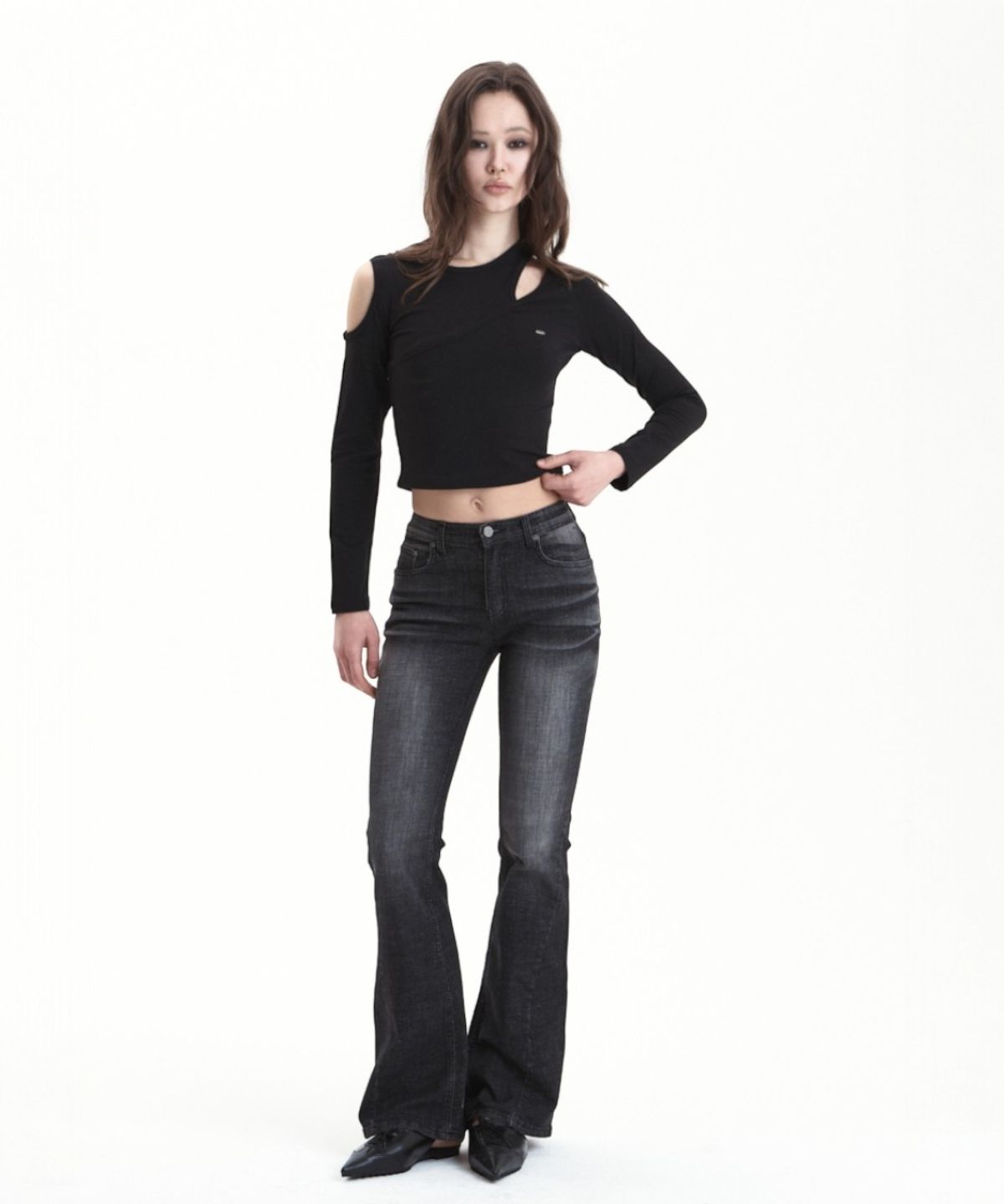 시너진(SYNERJYN) SLASH CUT-OUT LONG SLEEVE BLACK