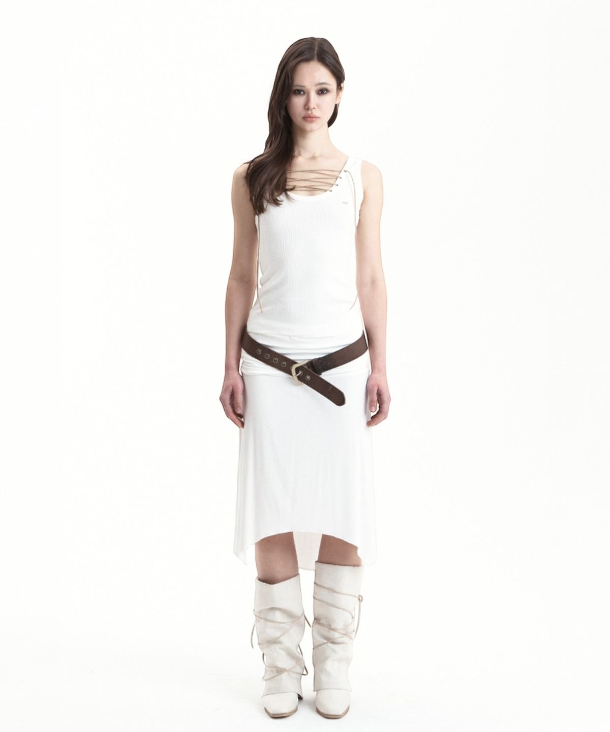 시너진(SYNERJYN) EYELET U-NECK SLEEVE WHITE