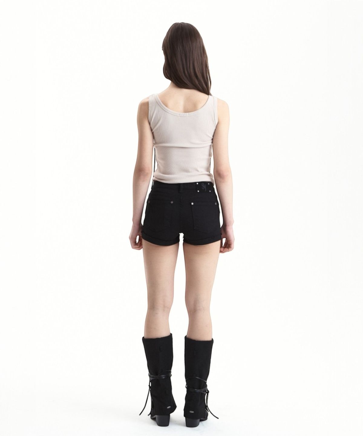 시너진(SYNERJYN) EYELET U-NECK SLEEVE BEIGE