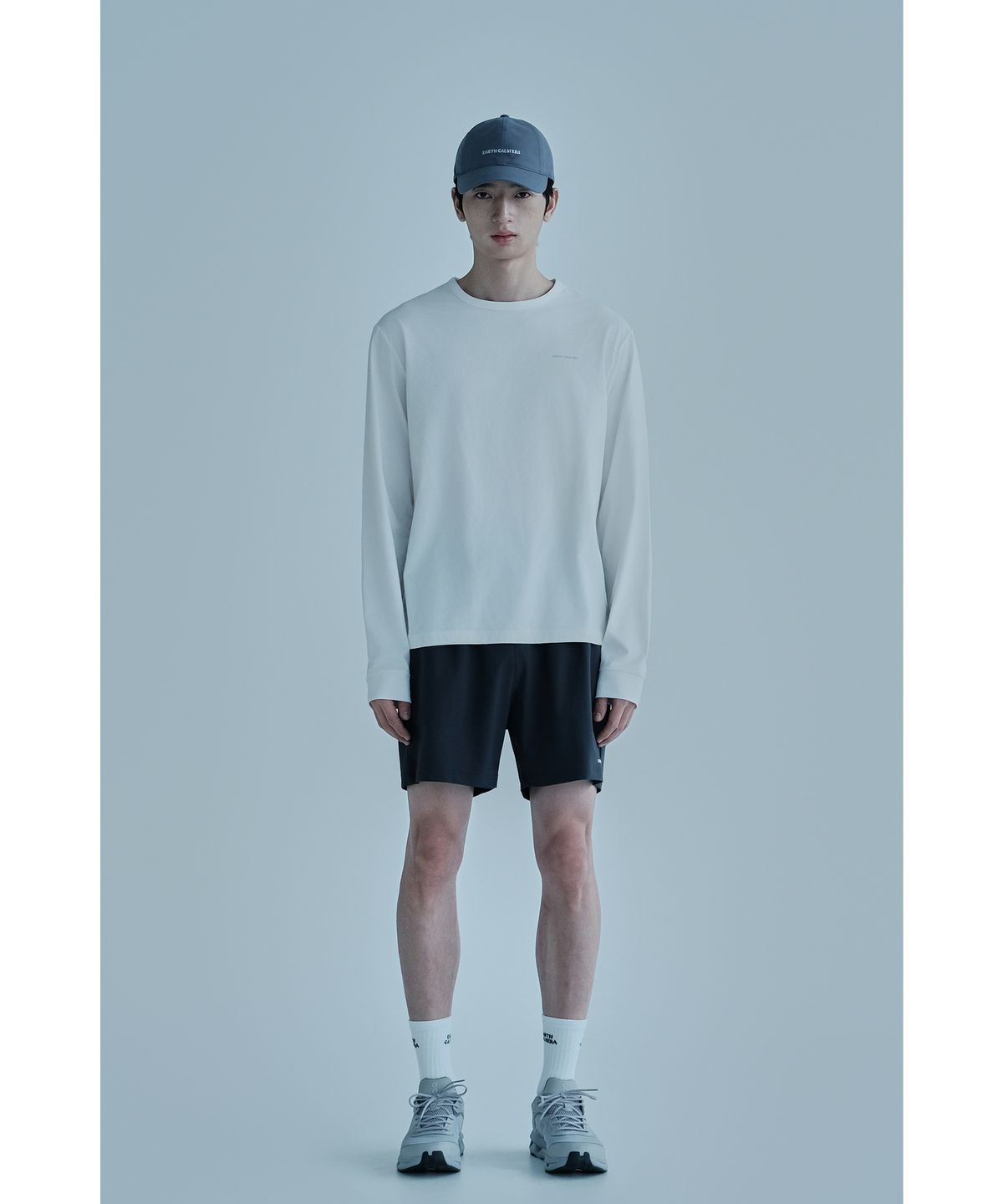 얼스캄에라(EARTH CALM ERA) 소프트 에센셜 롱슬리브_화이트