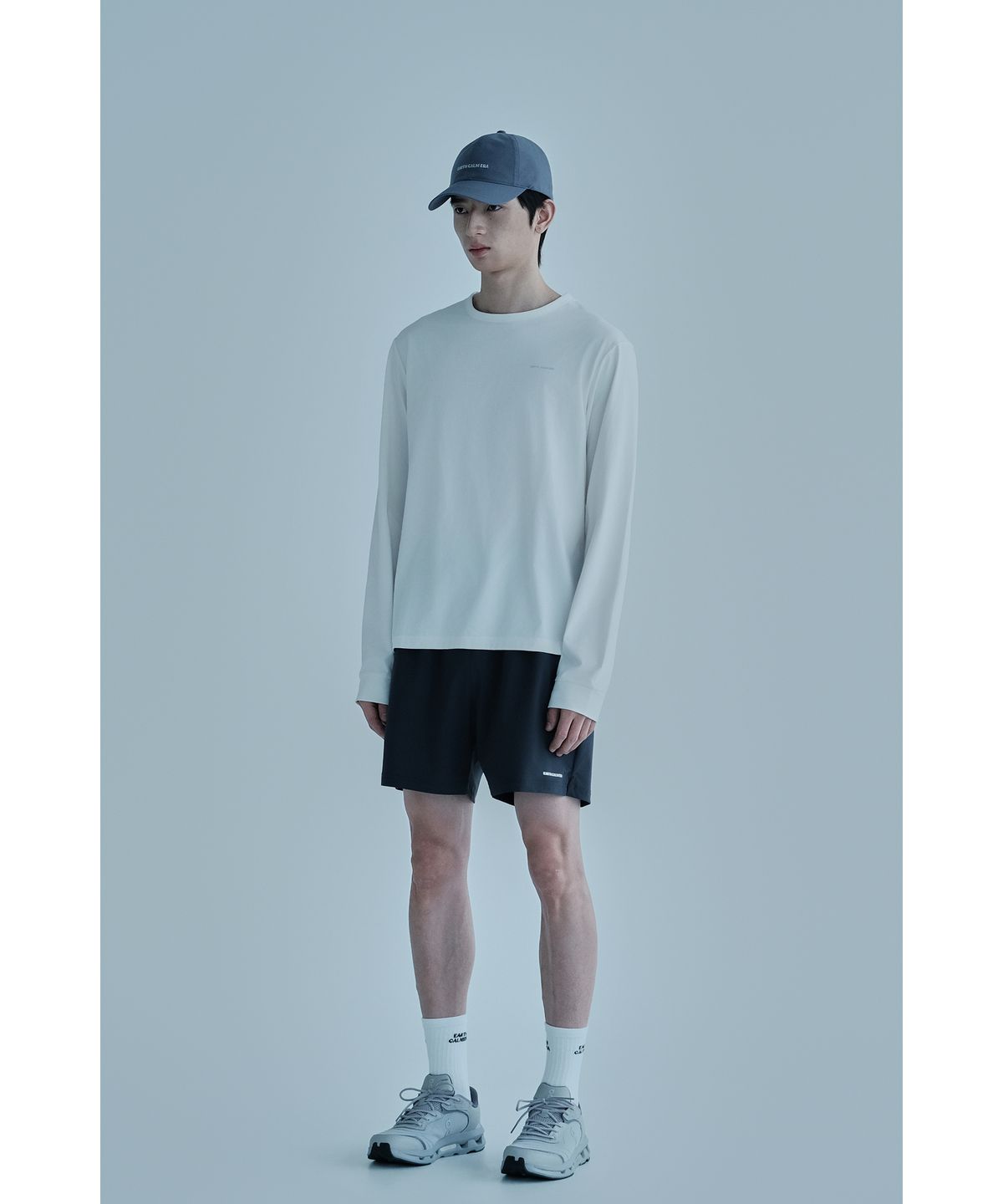 얼스캄에라(EARTH CALM ERA) 소프트 에센셜 롱슬리브_화이트