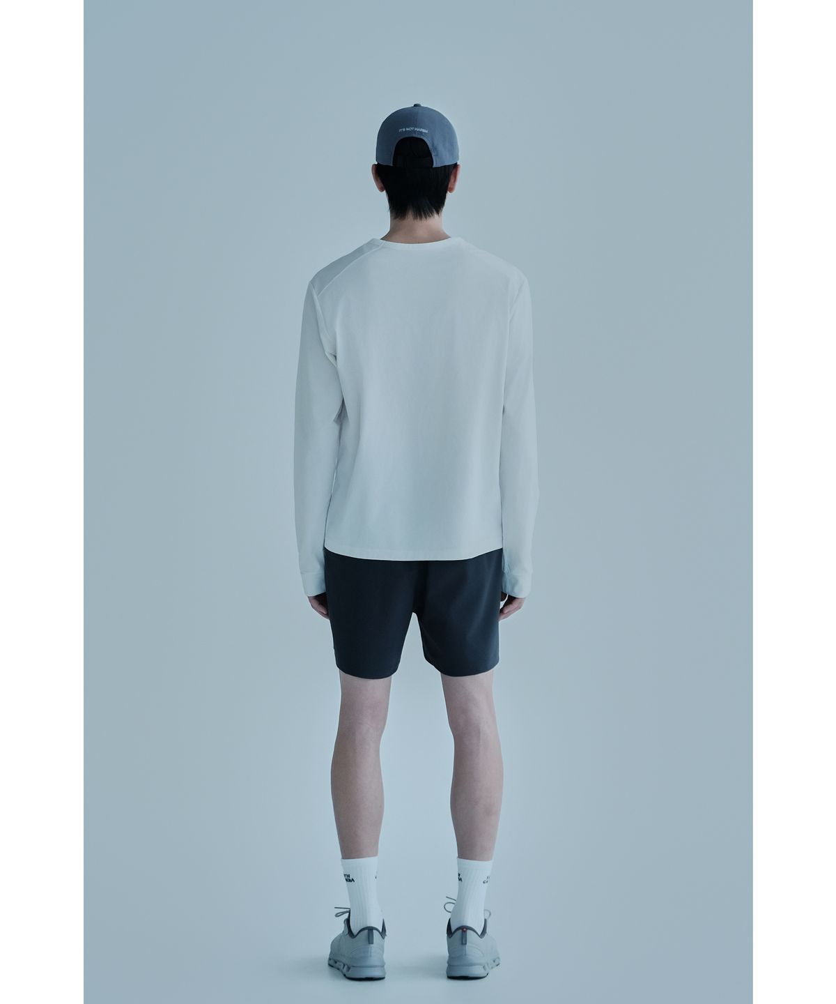 얼스캄에라(EARTH CALM ERA) 소프트 에센셜 롱슬리브_화이트