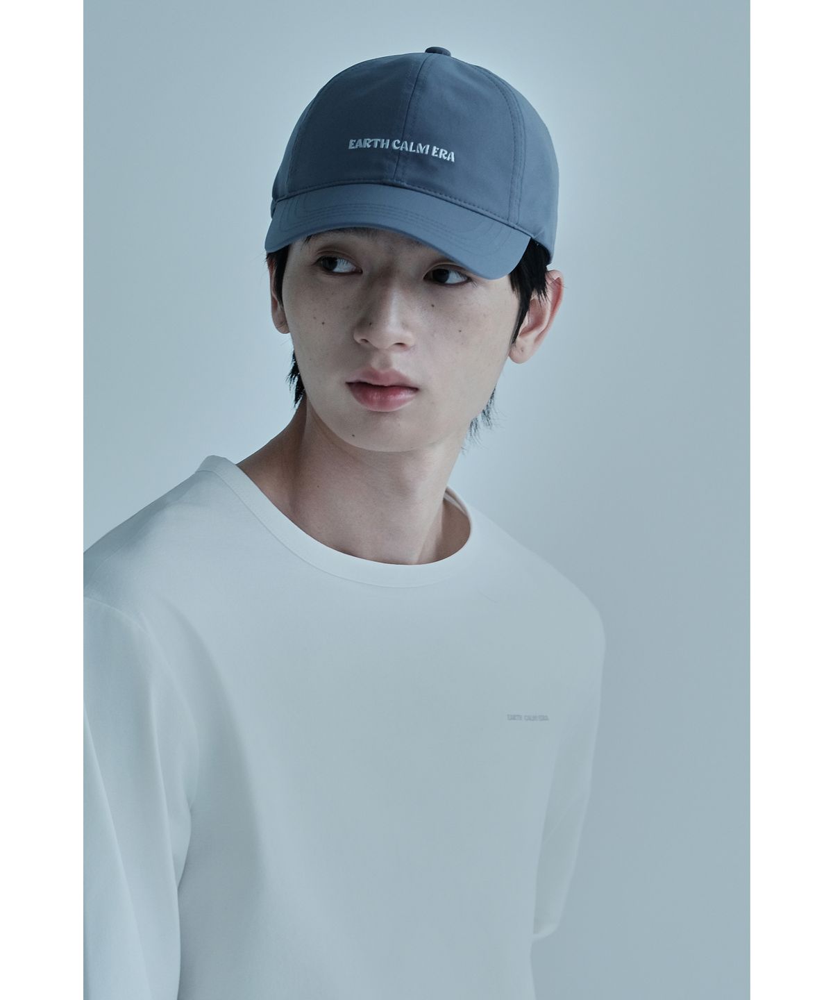얼스캄에라(EARTH CALM ERA) 소프트 에센셜 롱슬리브_화이트