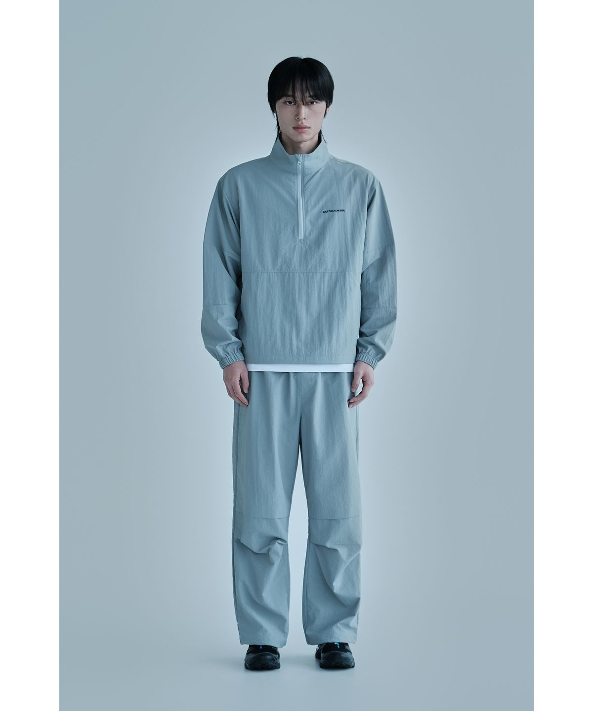 얼스캄에라(EARTH CALM ERA) 라이트웨이트 에센셜 아노락_그레이