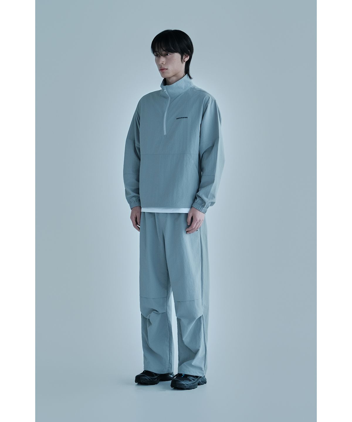 얼스캄에라(EARTH CALM ERA) 라이트웨이트 에센셜 아노락_그레이