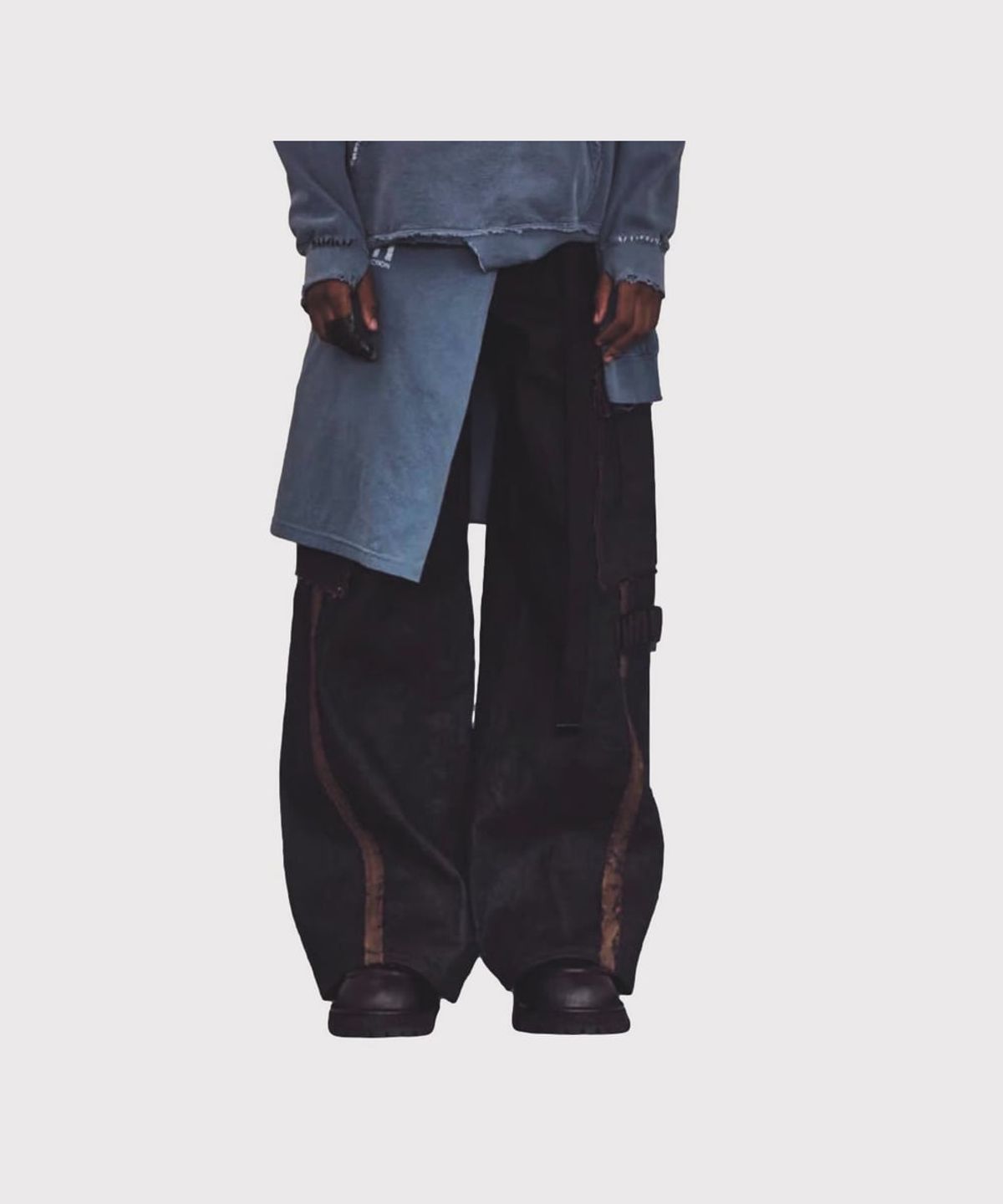 마이너스(MINUS) Slash Seam Twist Cargo Jeans(PERSIMMON TANGY DYED) - DUST INDIGO