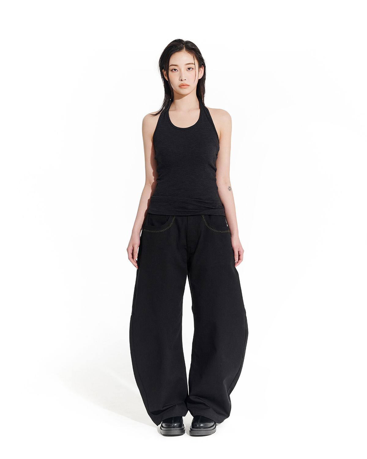 헤오진(HEOJIN) THE SERRATED CURVED PANTS