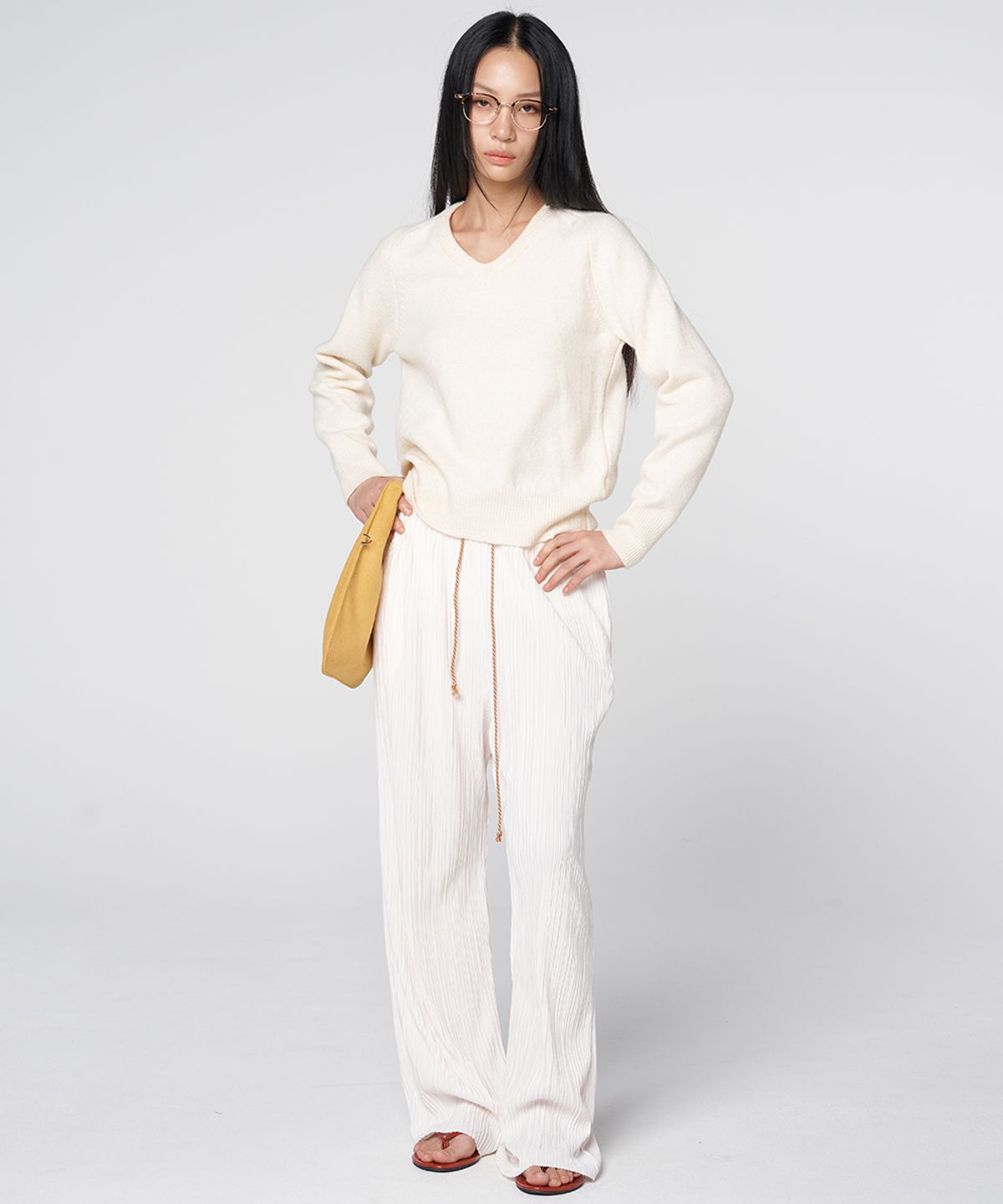 320쇼룸(320SHOWROOM) Contrast Drawstring Pleated Pants Ivory